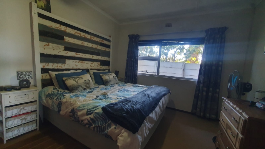 4 Bedroom Property for Sale in Stompneus Bay Western Cape